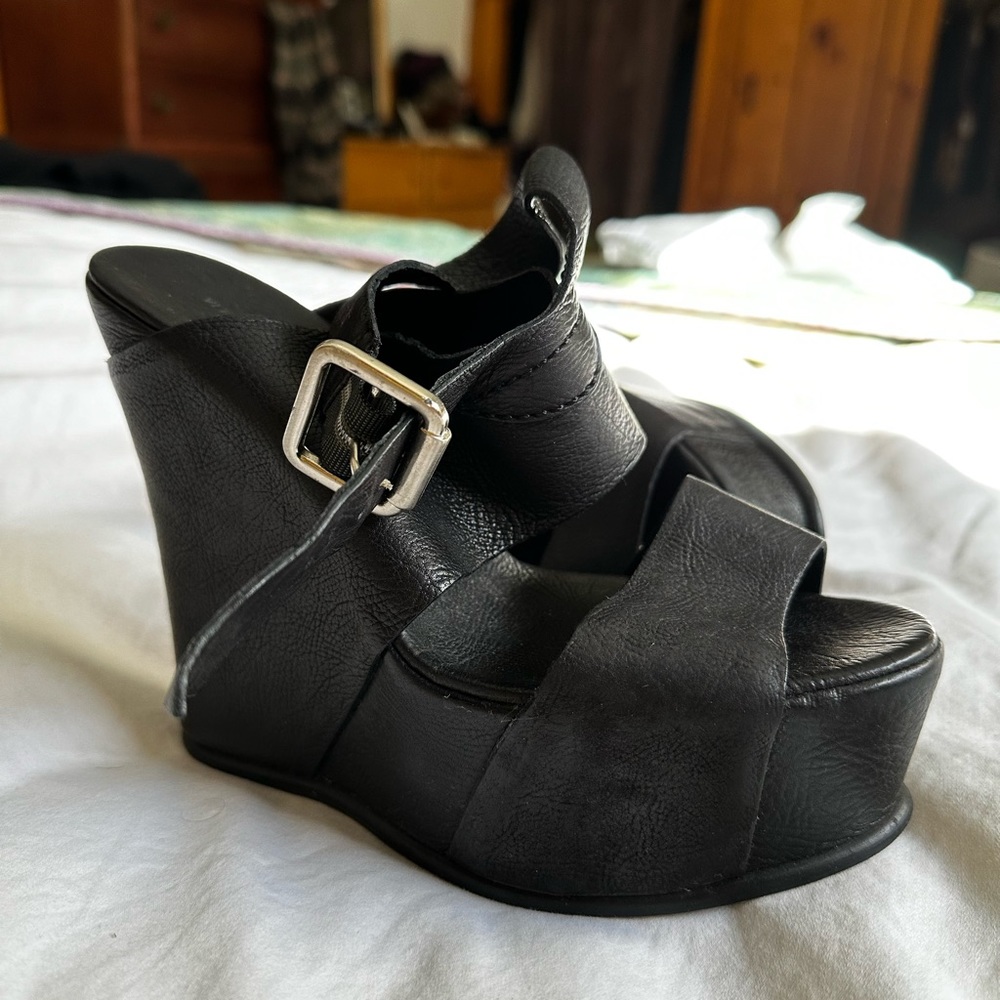Vera Wang  Platform Sandal